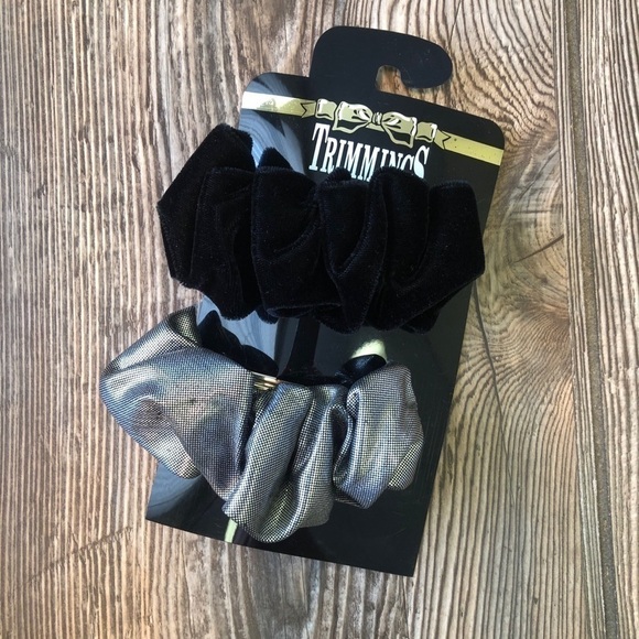 TRIMMINGS Hair Clips Black & Sliver 90s Bows 80s Barrette New - Picture 1 of 3